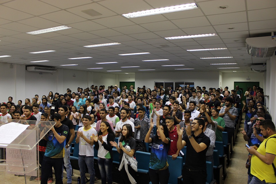 Auditório do Ifap no campus Porto Grande lotado para a palestra do engenheiro da Nasa